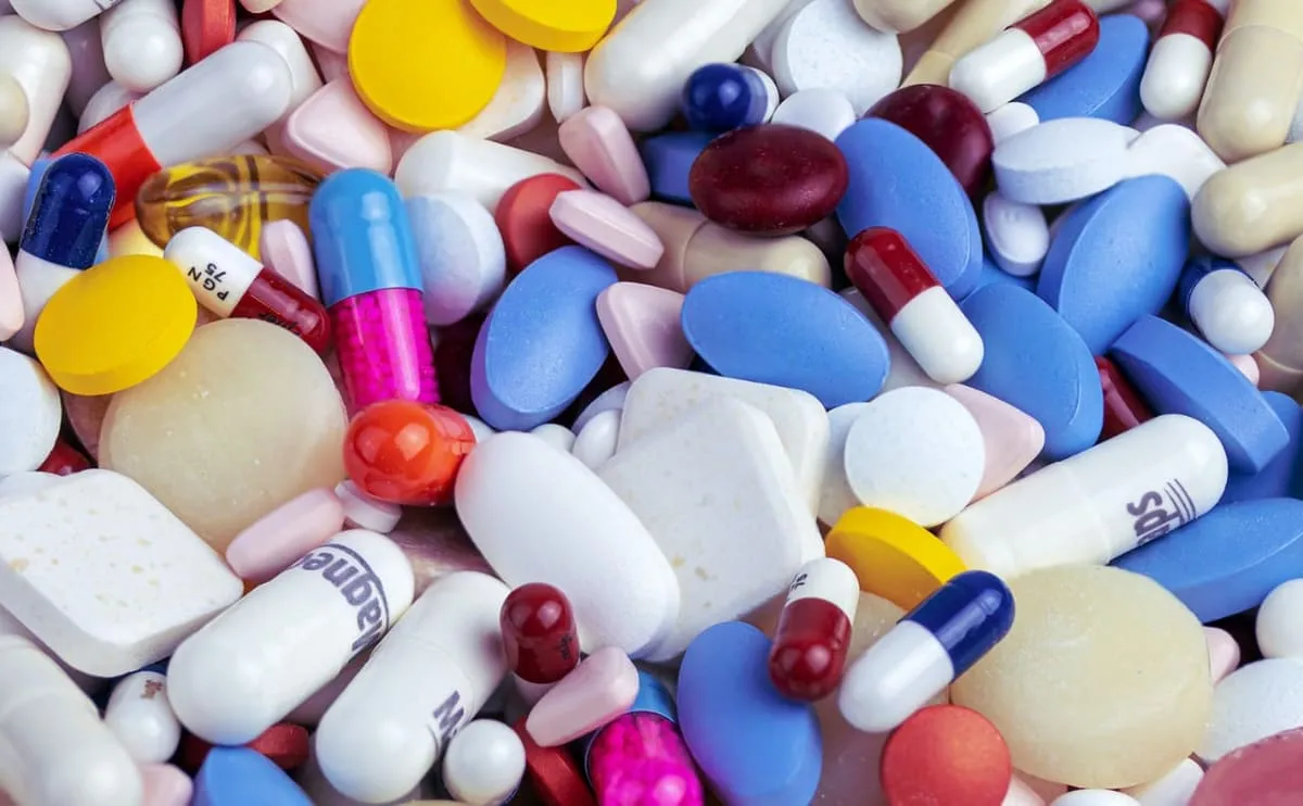 A large pile of pills, including Klonopin.