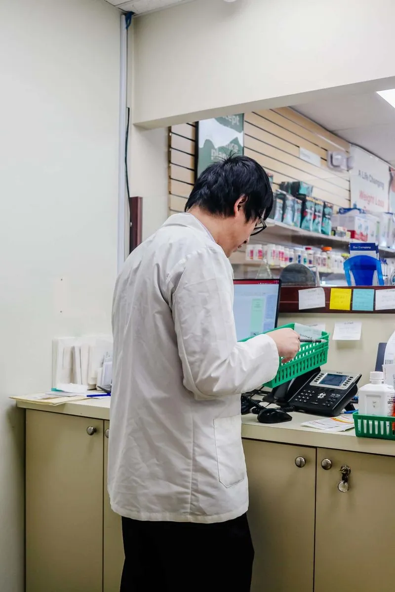 A pharmacist prescribing hydroxyzine for anxiety.